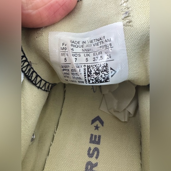 Converse All Stars Classic Black &White Unisex Sneakers women size 7 Men size 5 - Picture 8 of 11